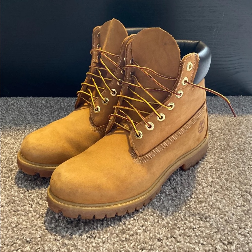 Men’s size 8.5 Timberland boots.